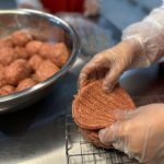 خرید همبرگر گوسفندی سلام پروتئین تهیه‌شده از گوشت خالص گوسفند با طعم واقعی و بدون مواد افزودنی