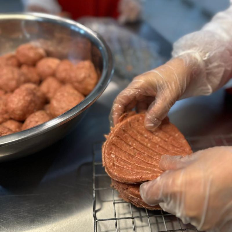 خرید همبرگر گوسفندی سلام پروتئین تهیه‌شده از گوشت خالص گوسفند با طعم واقعی و بدون مواد افزودنی