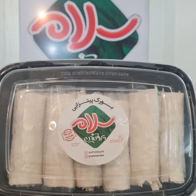 خرید بورک پیتزایی خوشمزه با ژامبون، کالباس سلام پروتئین، پنیر موزارلا و سبزیجات تازه پیچیده در خمیر یوفکا