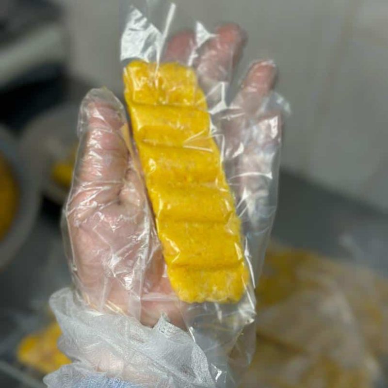 خرید کباب مرغ زعفرانی تهیه‌شده از مرغ تازه، زعفران اصل و ادویه دست‌ساز بدون مواد نگهدارنده